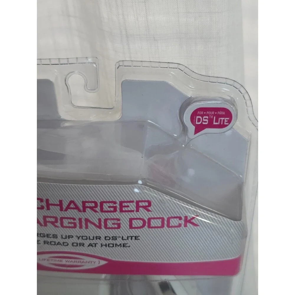 Intec DS lite Car Charger & Recharging Dock NEW in package